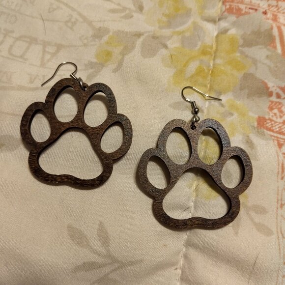 CUTE DOG PRINT EARRINGS. - Picture 1 of 1